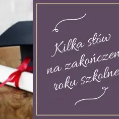 Dyplom i biret na drewnianym tle. Obok napis: "Kilka słów na zakończenie roku szkolnego".