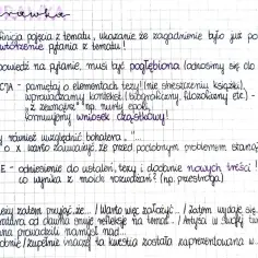 Ręcznie pisany tekst na kratkowanym papierze, wyjaśniający strukturę rozprawki maturalnej.