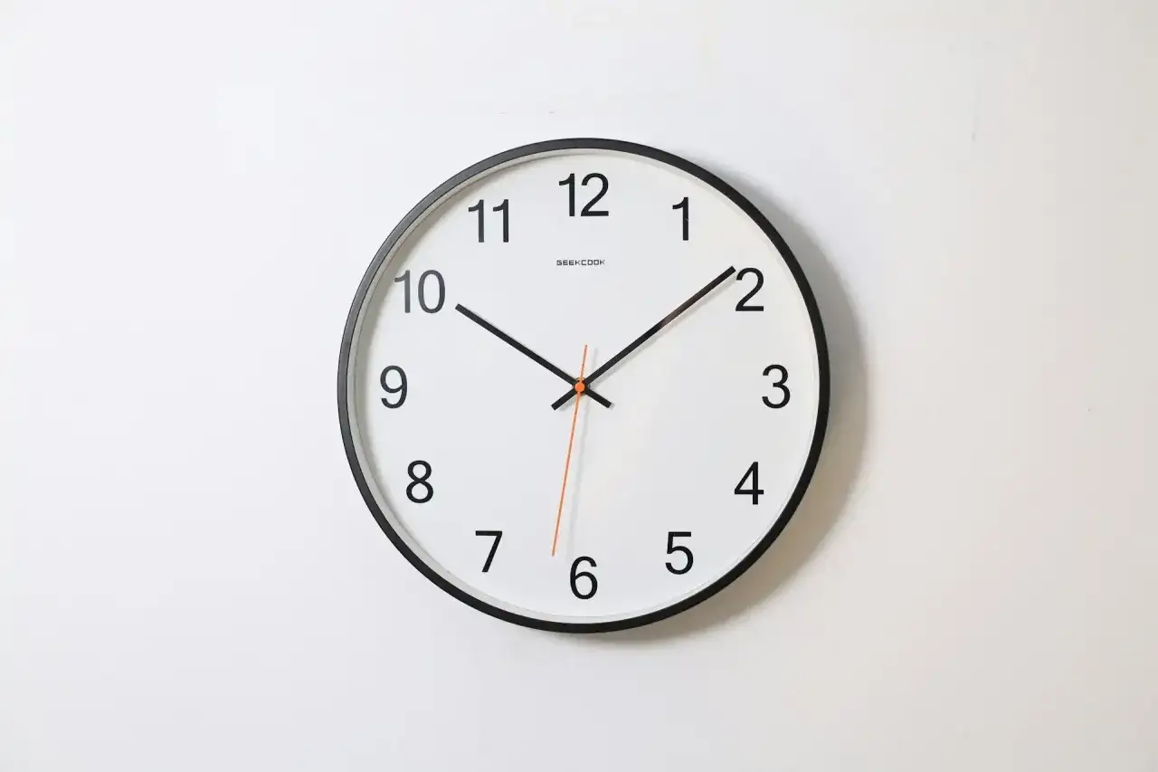 zegar am pm 24h porównanie