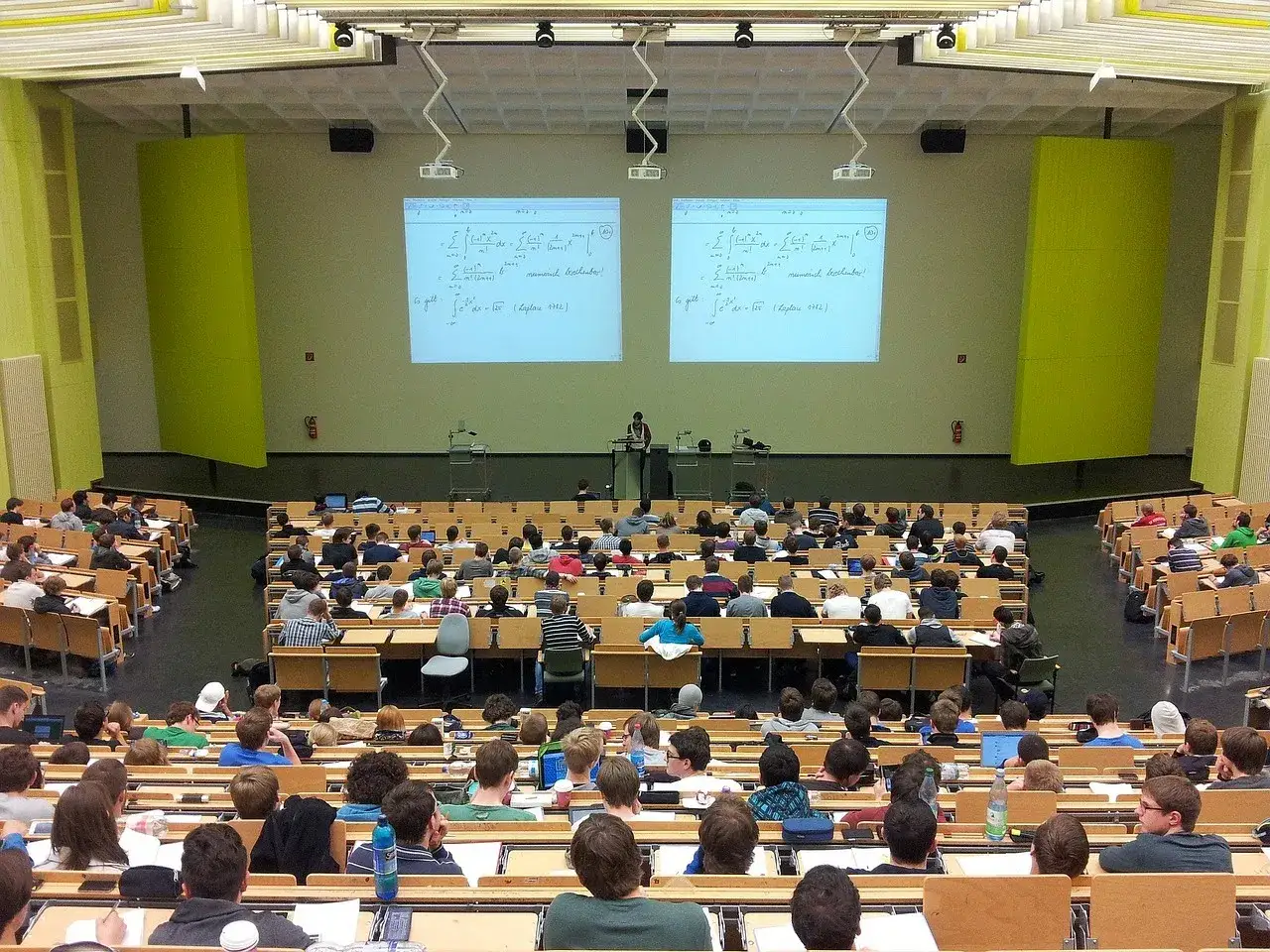 Zdjęcie Jak wygląda nauka na studiach - praktyczny poradnik dla przyszłego studenta