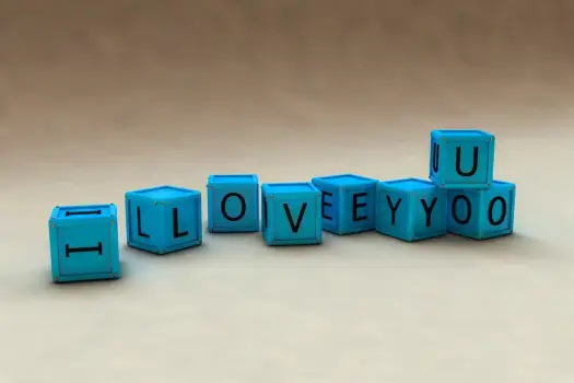 Jak napisać "I love you"? Pisownia, wymowa i znaczenie