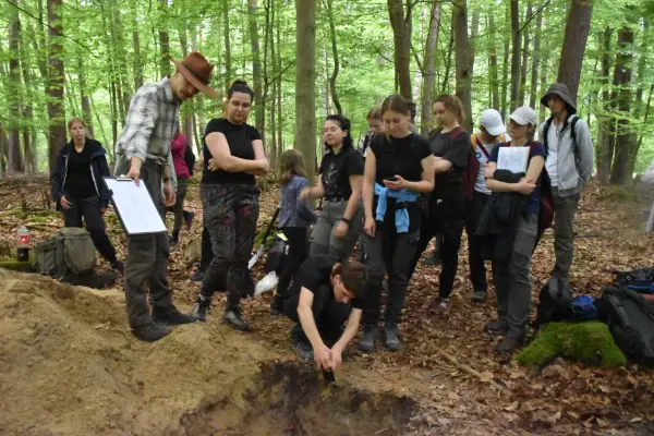 "In the picture" czy "on the picture"? Rozwiąż dylemat raz na zawsze!