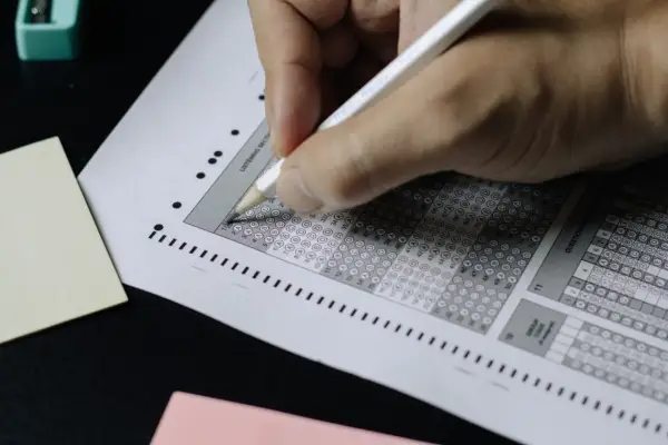Test angielski A2: Sprawdź swój poziom i przygotuj się do egzaminu!